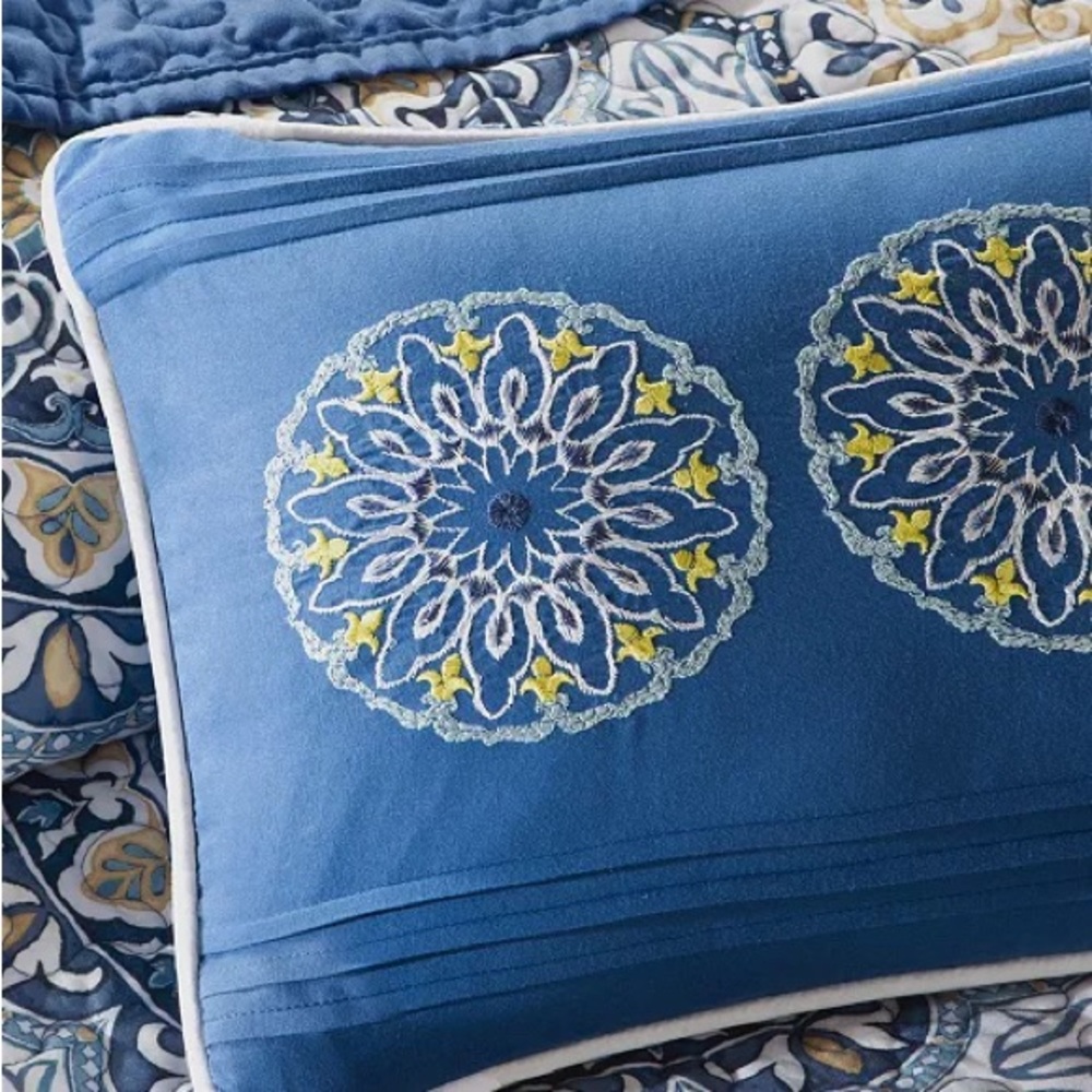 3 Decorative Pillows - Picture 2 of 7